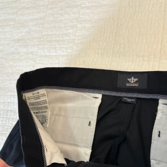 Docker’s 34 x 32 Straight Fit Navy Pants NWOT Dress Pants Business Casual - Picture 2 of 4